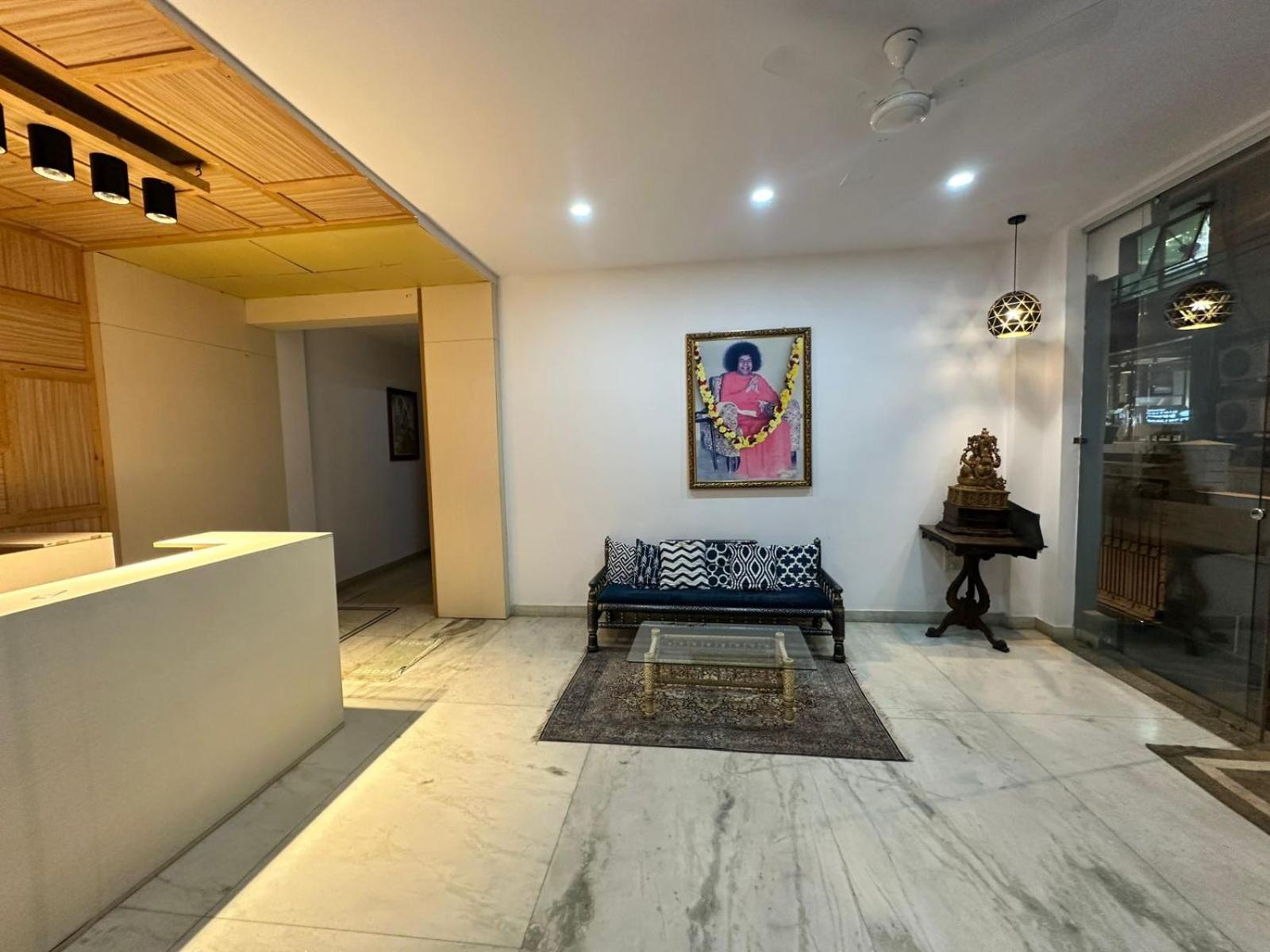 Hotel Sri Sathya Sai Bangalore Exteriör bild