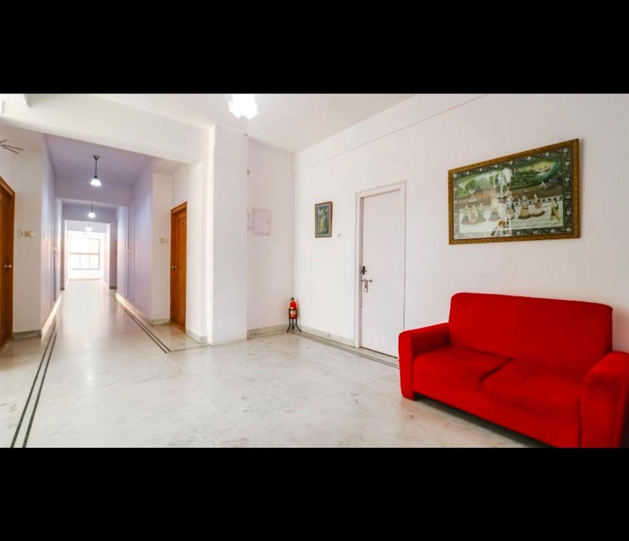 Hotel Sri Sathya Sai Bangalore Exteriör bild