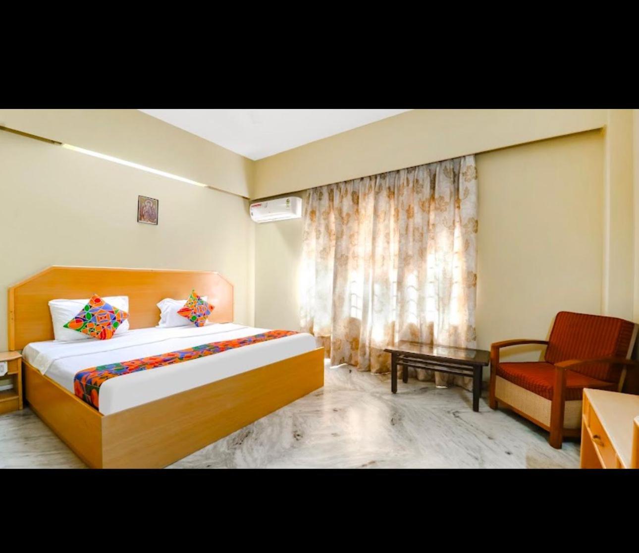 Hotel Sri Sathya Sai Bangalore Exteriör bild