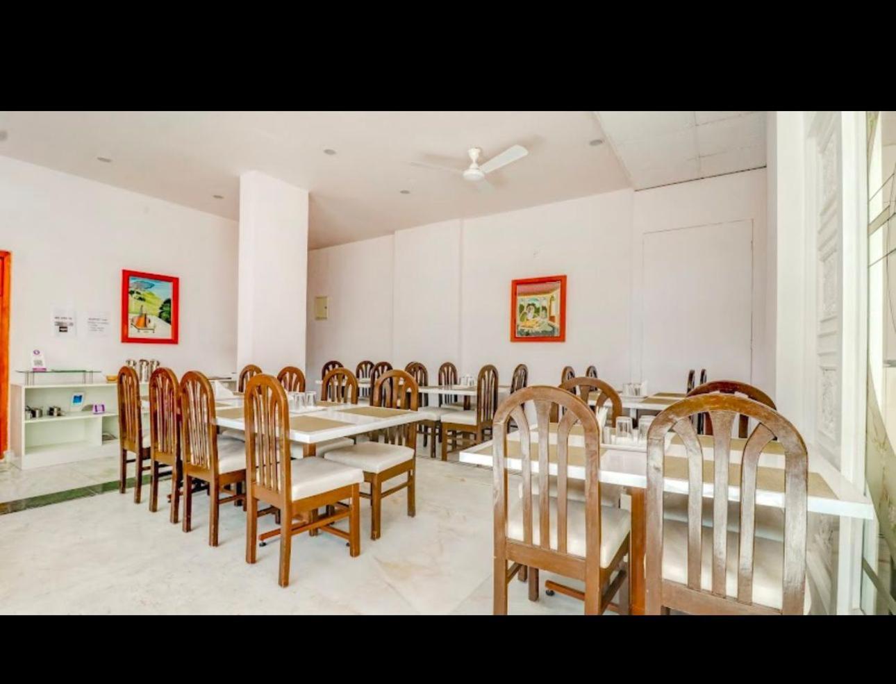Hotel Sri Sathya Sai Bangalore Exteriör bild